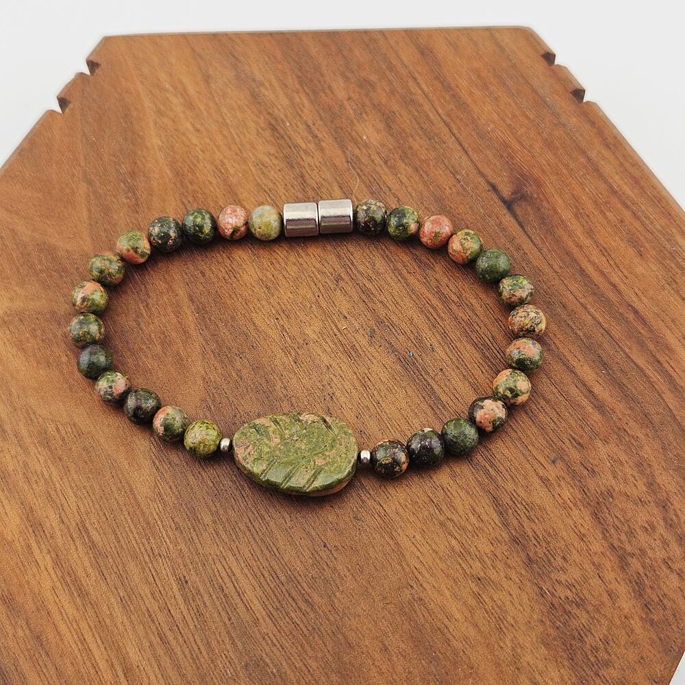 Leaf Center Green Stone Beaded Bracelet Magnetic Clasp Earthy Boho Granola Girl